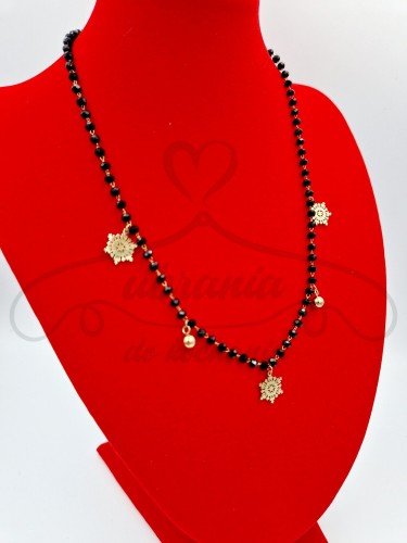 Naszyjnik śnieżynki, czarny koralik.jpg