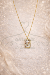 Naszyjnik z zawieszką ażurową