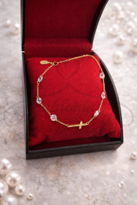 Bransoletka krzyżyk z cyrkonią