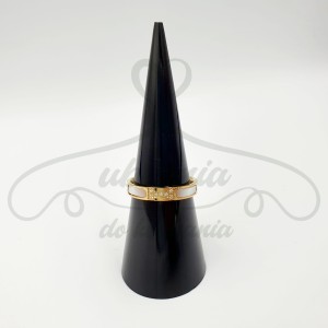 Pierścionek z białą masą perłową i cyrkoniami