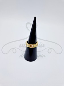 Pierścionek z małymi cyrkoniami